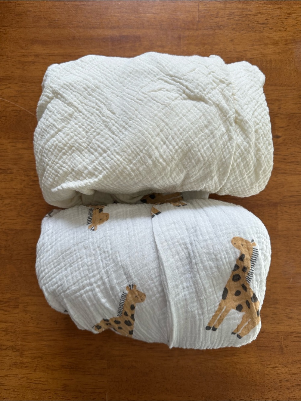 Momcozy muslin standard crib sheets - Bravery Giraffe - pack of 2